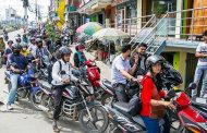 भक्तपुरका पेट्रोल पम्पमा सवारी साधनको घण्टौँसम्म लाइन