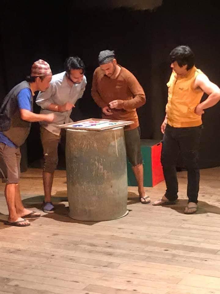 नाटक नौगेडीको प्रदर्शन