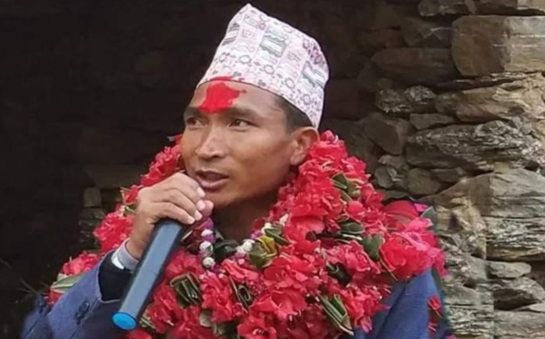 गाउँपालिकाका अध्यक्ष केसी ८ लाख घुससहित पक्राउ