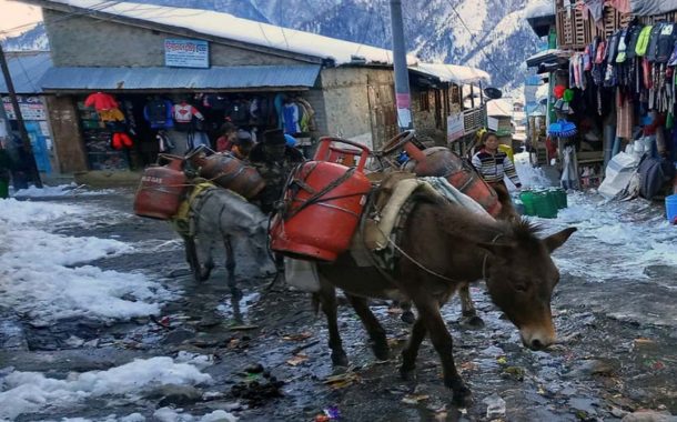हुम्लामा ग्यास सिलिन्डरको मुल्य १२ हजार ५ सय रुपैयाँ