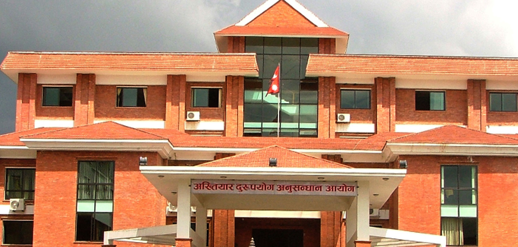 चन्द्रागिरी नगरपालिकाका प्रशासकिय अधिकृत घुससहित पक्राउ