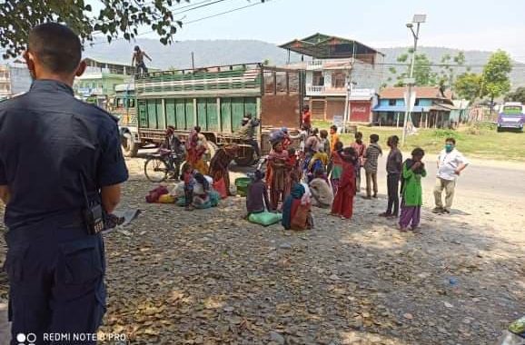 गैँडाकोटमा अलपत्र ४० जना मजदुरलाई सुरक्षीत गन्तव्यतर्फ पठाइयो