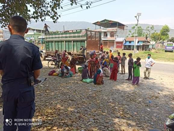 गैँडाकोटमा अलपत्र ४० जना मजदुरलाई सुरक्षीत गन्तव्यतर्फ पठाइयो
