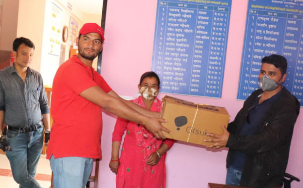 पुस्तकालय स्रोत केन्द्र नुवाकोटले गर्‍यो पिपिई लगायतका स्वास्थ्य सामाग्री सहयोग