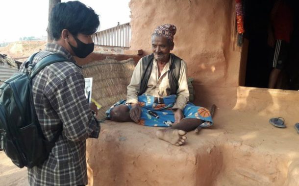 क्लवले दियो ज्येष्ठ नागरिकलाई मास्क र सेनिटाईजर