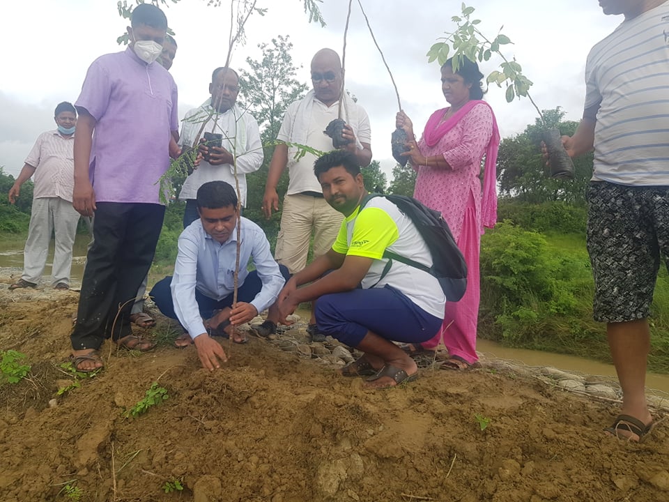 खेलमैदान जोगाउन वृक्षारोपण