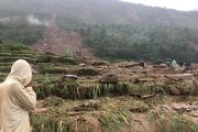 सिन्धुपाल्चोकमा पहिरोः १८ घर पुरिए, दुई जनाको शव फेला