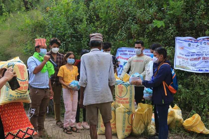 विपन्न परिवारलाई खाद्यान्न सहयोग