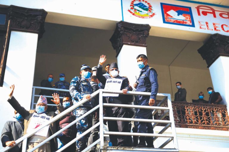 आयोगमा नेकपा ओली, दाहाल-नेपाल पार्टी छैन