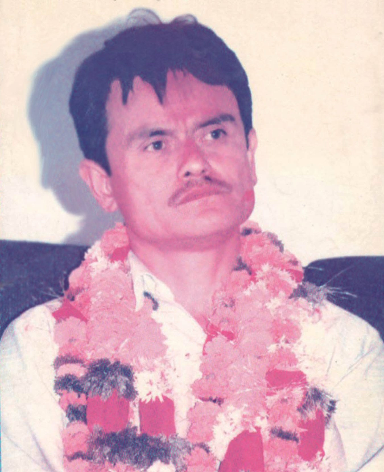 कविताः तिम्रो र हाम्रो संसार