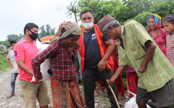 राक्सीराङका चेपाङ्गसहित ४ सय ५० घरधुरीलाई १० लाखको राहत वितरण