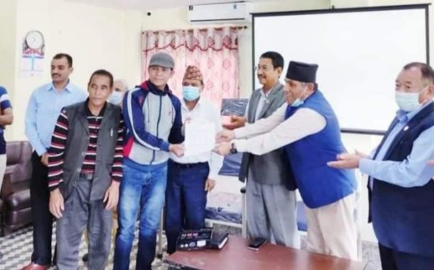 सिन्धुपाल्चोकका बाढी पीडितलाई माओवादी केन्द्रको सहयोग