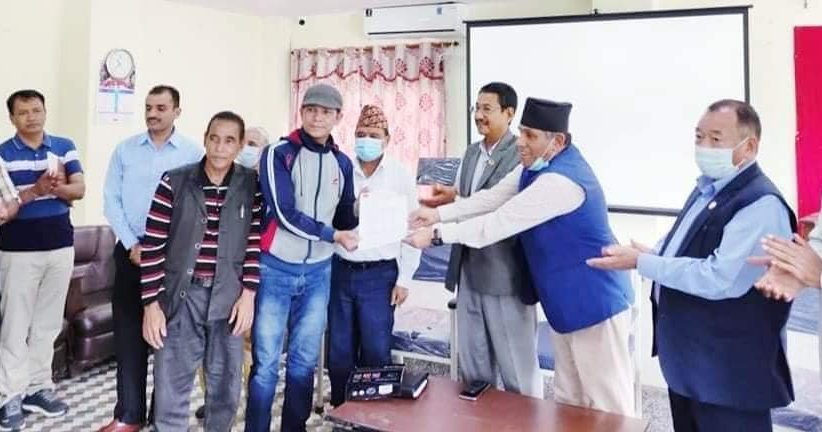 सिन्धुपाल्चोकका बाढी पीडितलाई माओवादी केन्द्रको सहयोग