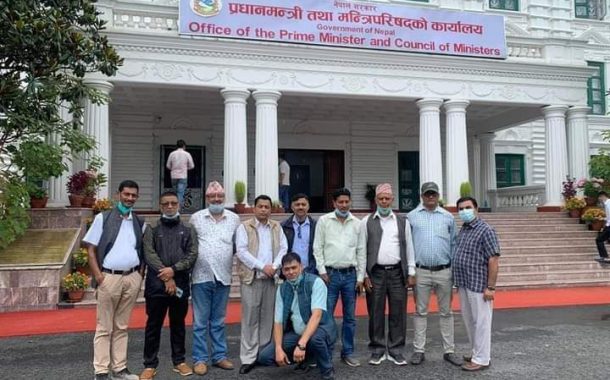 यातायात व्यवसायीले बुझाए प्रधानमन्त्रीलाई ज्ञापनपत्र