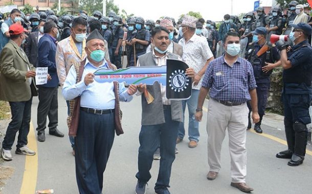 यातायात व्यवसायीको चाबी प्रधानमन्त्रीलाई