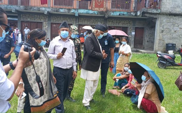 पोखराका खोप केन्द्रमा मुख्यमन्त्रीको अनुमगन