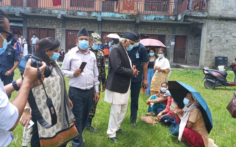 पोखराका खोप केन्द्रमा मुख्यमन्त्रीको अनुमगन