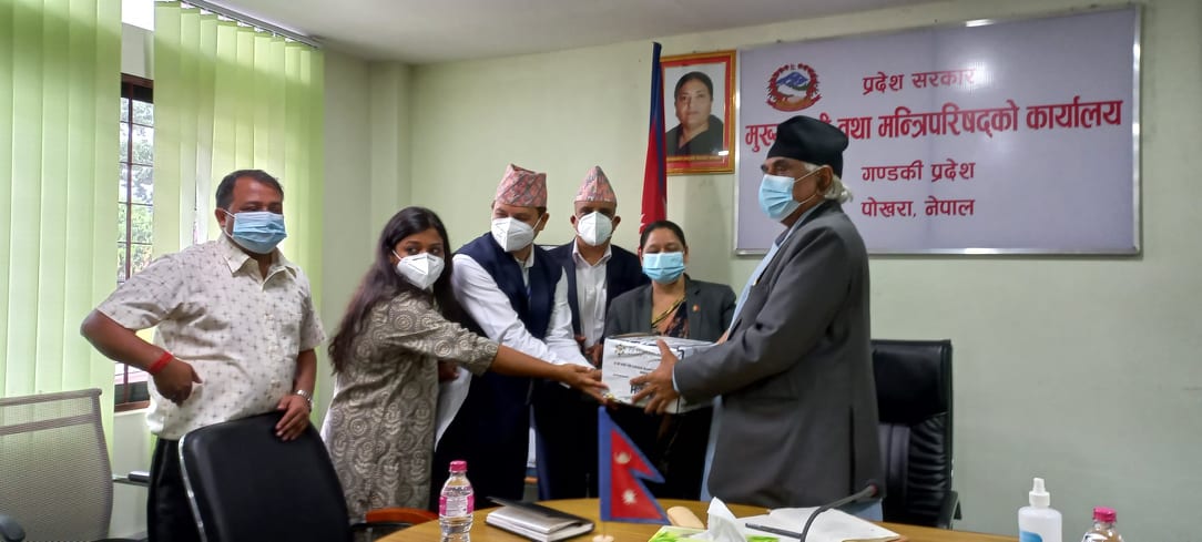 गण्डकी सरकारलाई ८५ लाखको स्वास्थ्य सामग्री