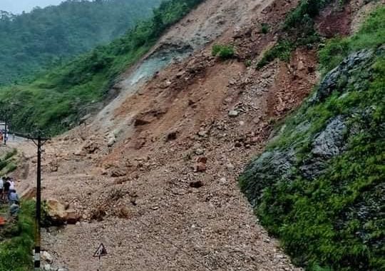 नारायणगढ मुग्लिन सडक अबरुद्ध
