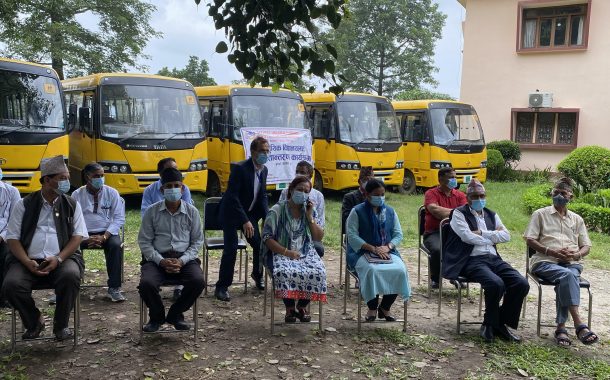 महानगरले दियो ५ सरकारी बिद्यालयलाई स्कुल बस