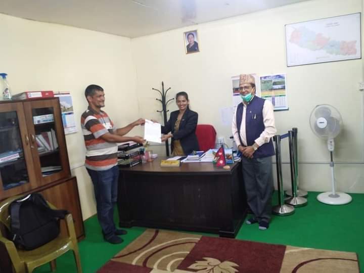 एकीकृत अखिल नेपाल शिक्षक संगठनले बेलकोटगढीलाई ६ बुँदे ज्ञापनपत्र बुझायो