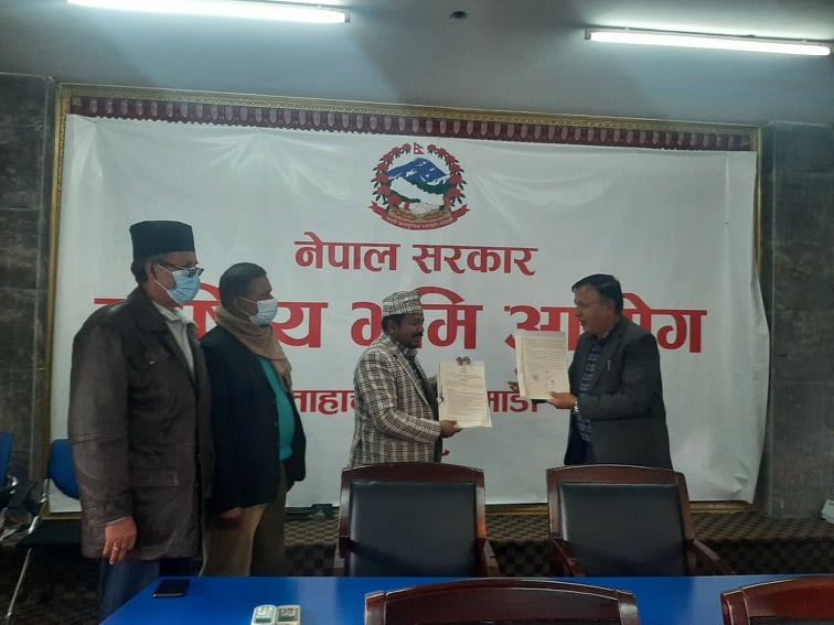 सुकुमबासीलाई लालपुर्जा ः रत्ननगर र आयोगबिच सम्झौता