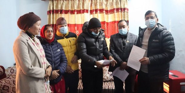 टोखा-छहरे सुरुङमार्गको काम अघि बढाउन अर्थमन्त्री शर्माको ध्यानाकर्षण