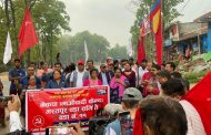 चुनाव आएपछि झण्डा बोकेर घरदैलोमा