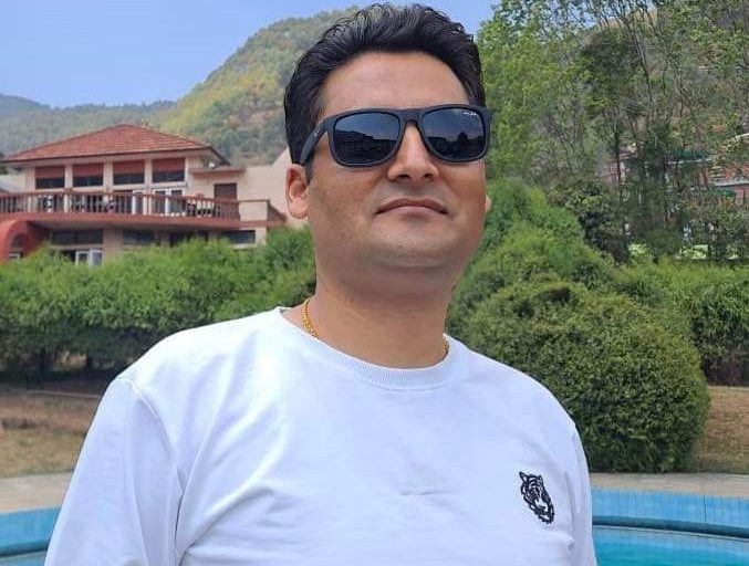 रुद्र ढुङ्गेलको कविता: मैले टिकट किन नपाउने ?