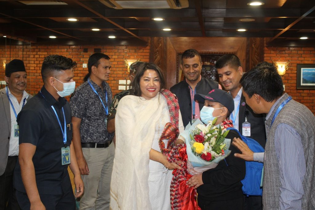 यूएन ह्याबिटेटको उच्चस्तरीय बैठकलाई सम्बोधन गर्न मन्त्री झाँक्री अमेरिका￼