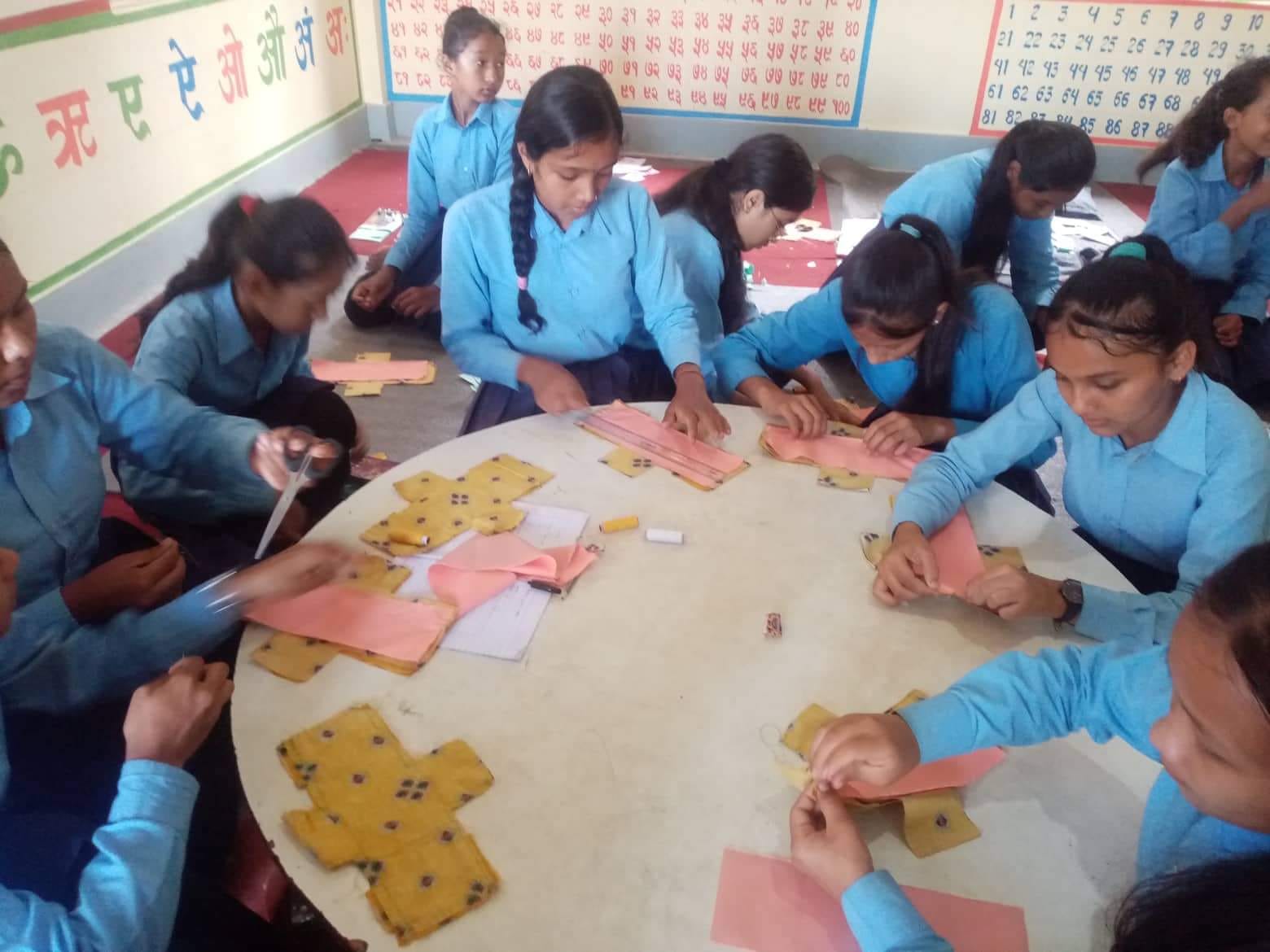 गोरखाका ७० जना छात्रालाई प्याड बनाउने तालिम