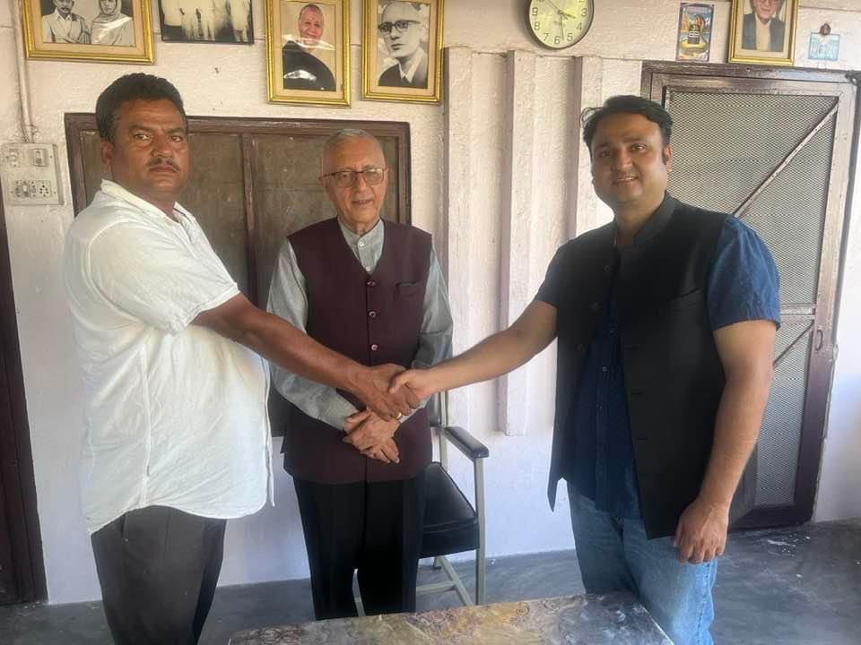 माओवादी केन्द्रका जीवन आचार्यलाई समर्थन गर्दै कांग्रेसका बागीले फिर्ता लिए उम्मेदवारी