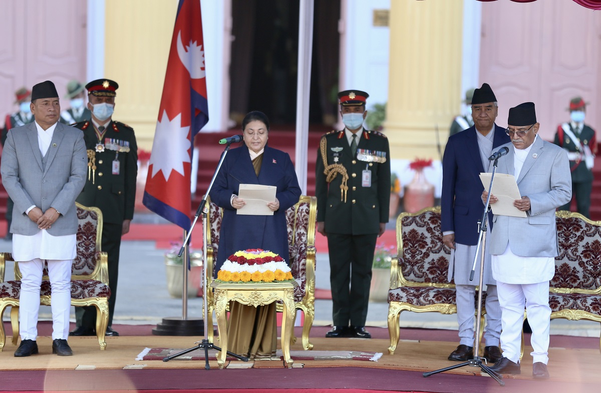 प्रचण्डको नेतृत्वमा ८ सदस्यीय मन्त्रिपरिषद् गठनः ३ जना उपप्रधानमन्त्री