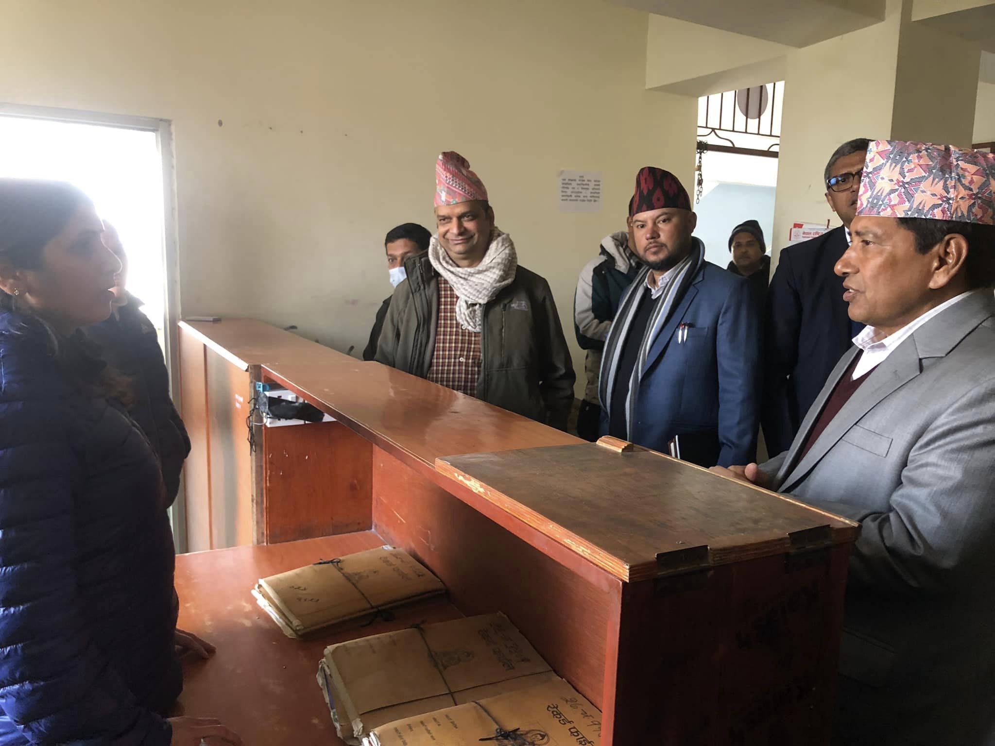 यातायात कार्यालयमा उपप्रधानमन्त्रीको अनुगमन