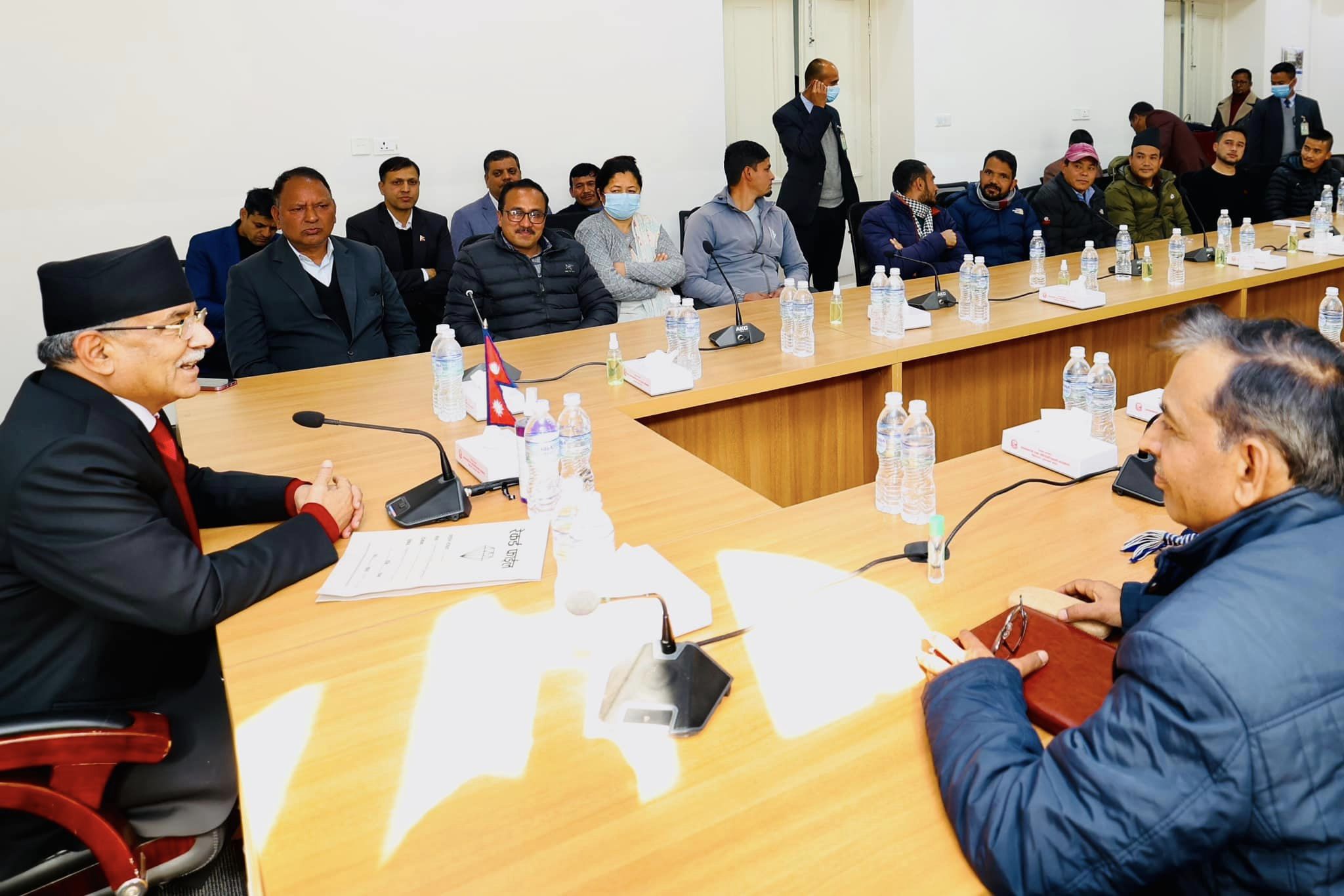 नेकपा बहुमतका नेताहरुसँग प्रधानमन्त्रीले भन्नुभयोः कम्युनिस्टहरूको एउटै केन्द्र आवश्यक छ