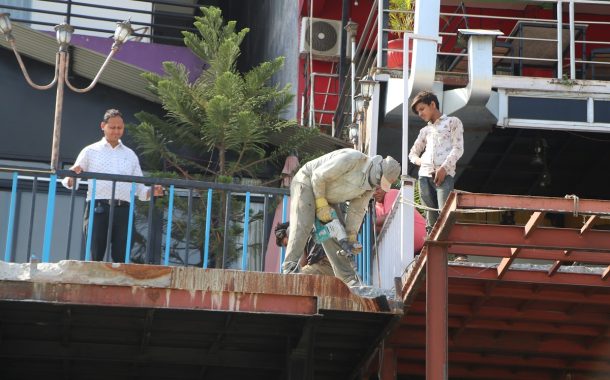 महानगर प्रमुख दाहालद्धारा मापदण्ड विपरितका अवैध संरचना हटाउने कार्यको अनुगमन