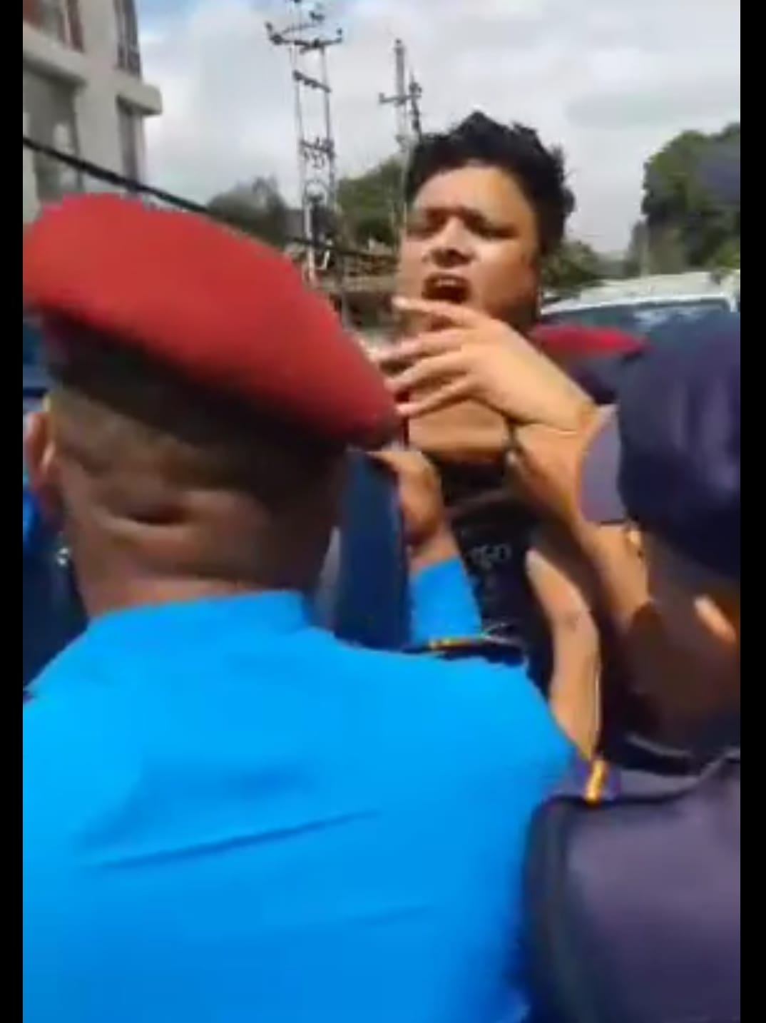 स्वतन्त्र निजामती कर्मचारी संगठनको धर्नामा प्रहरीको हस्तक्षेपः अध्यक्षसहित केही पक्राउ