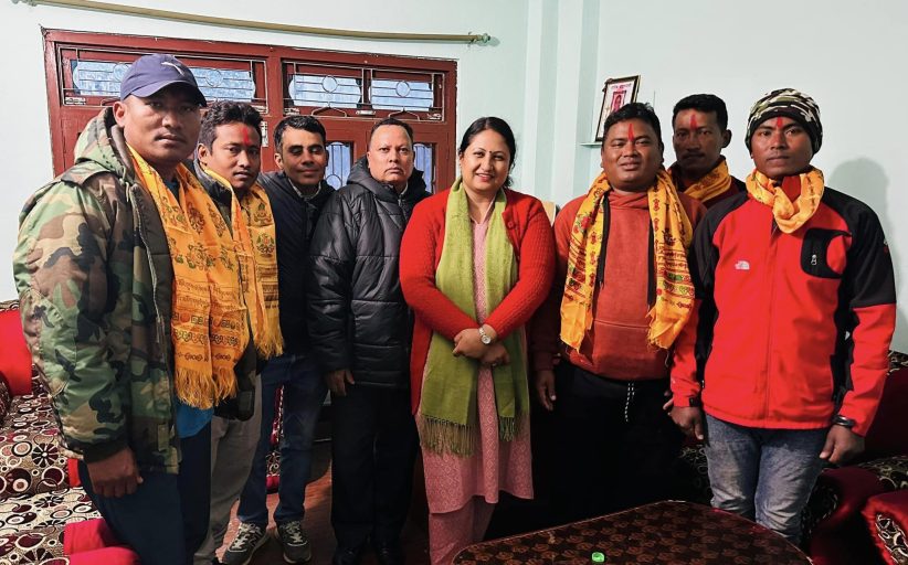 माओवादीको रुपान्तरण अभियानः नुवाकोटको विदुरबाट विभिन्न दलआबद्ध युवाहरु माओवादीमा प्रवेश
