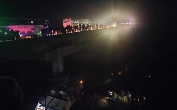 राप्ती पुलबाट नदिमा बस खस्यो: ५ जनाको मृत्यु