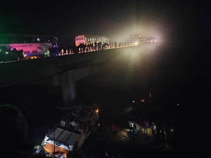 राप्ती पुलबाट नदिमा बस खस्यो: ५ जनाको मृत्यु