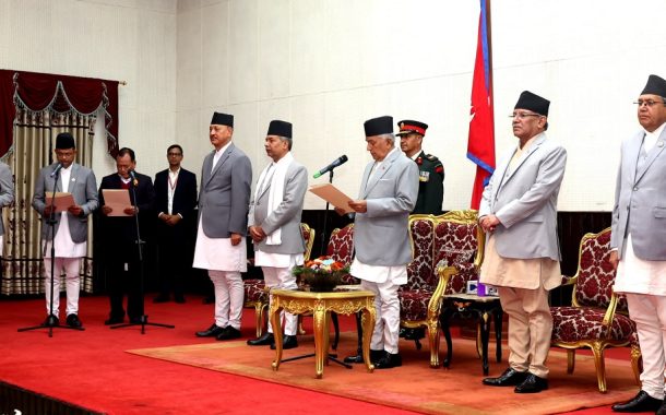 नयाँ मन्त्रीले लिए शपथः सबै मन्त्रालयको जिम्मा प्रचण्डलाई नै