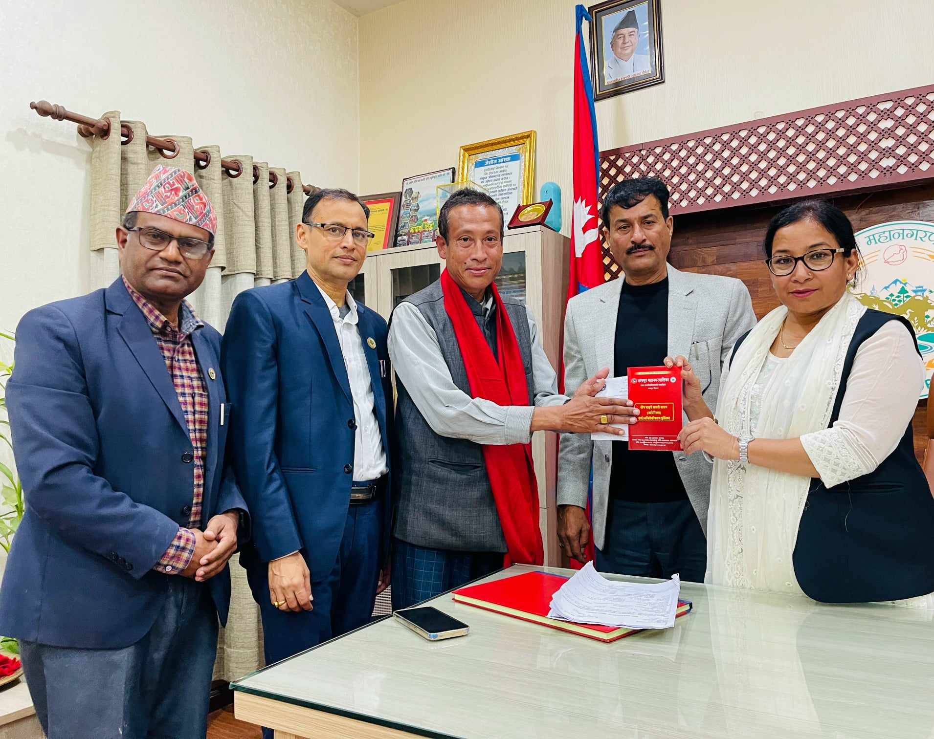 भरतपुर महानगरपालिकाद्धारा तीन पाङ्ग्रे अटोको रुट परमिट दिन सुरु