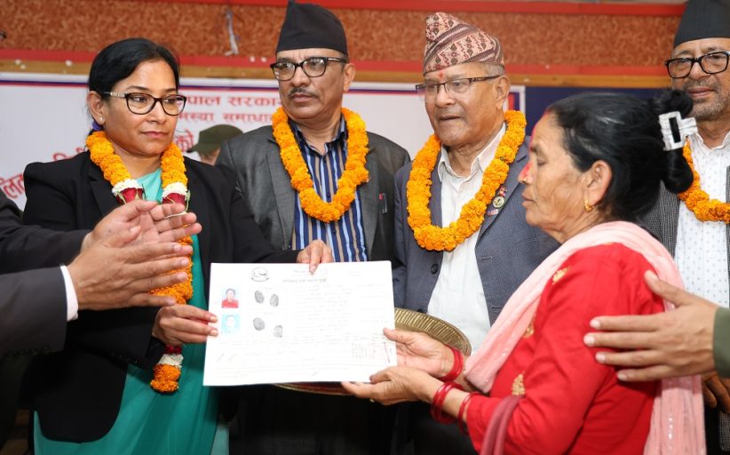 भरतपुरका १ सय २९ सुकुम्बासी घरधुरीलाई  लालपूर्जा वितरण
